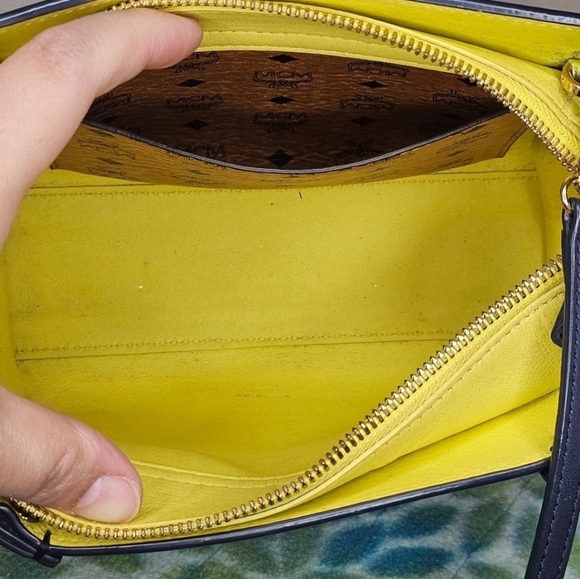 🔹️MCM🔹️ "RARE" MINI NAVY BLUE CROSSBODY BAG ✨️💙 - Picture 12 of 12